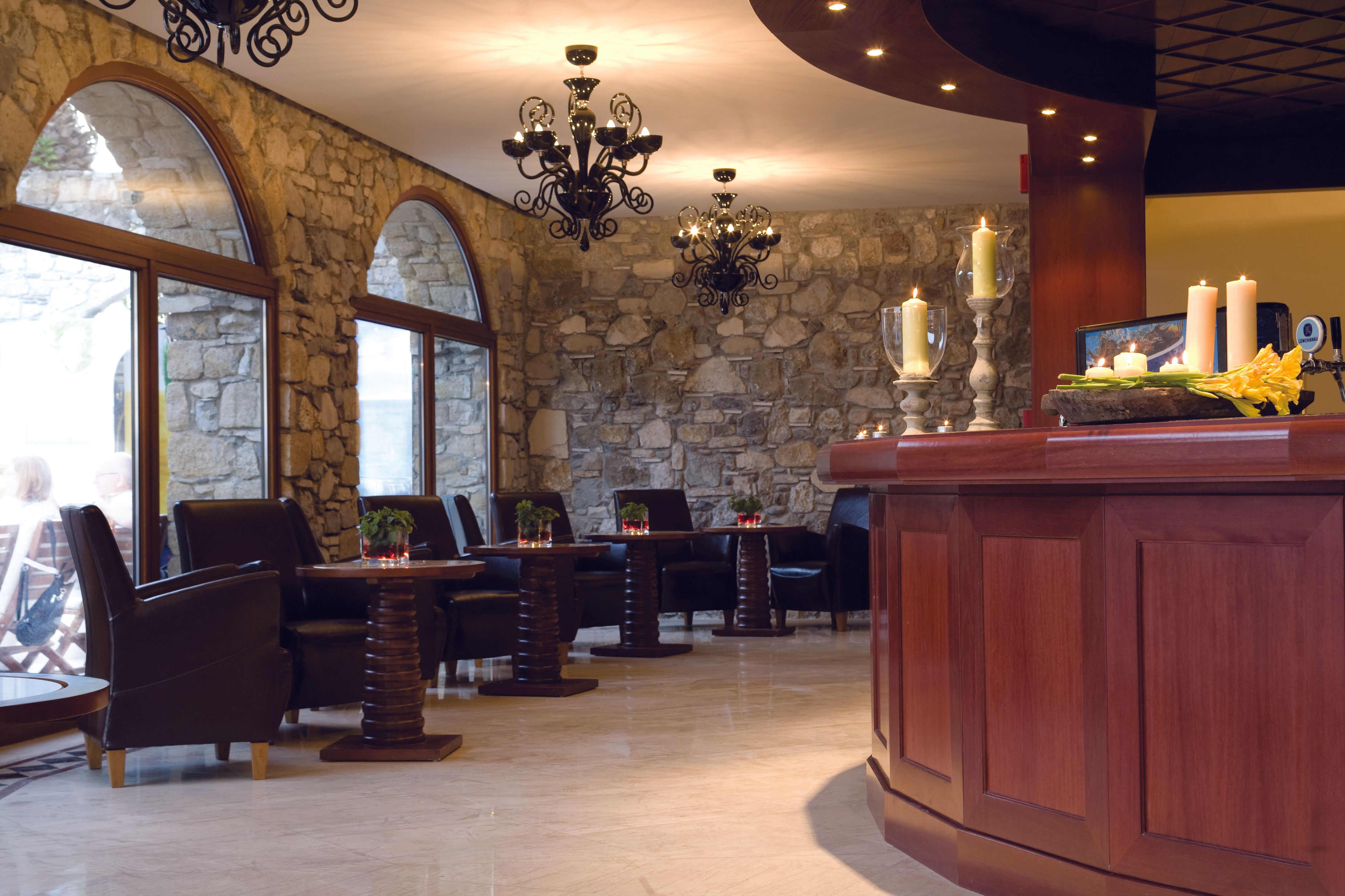 Hlavní hotelový bar